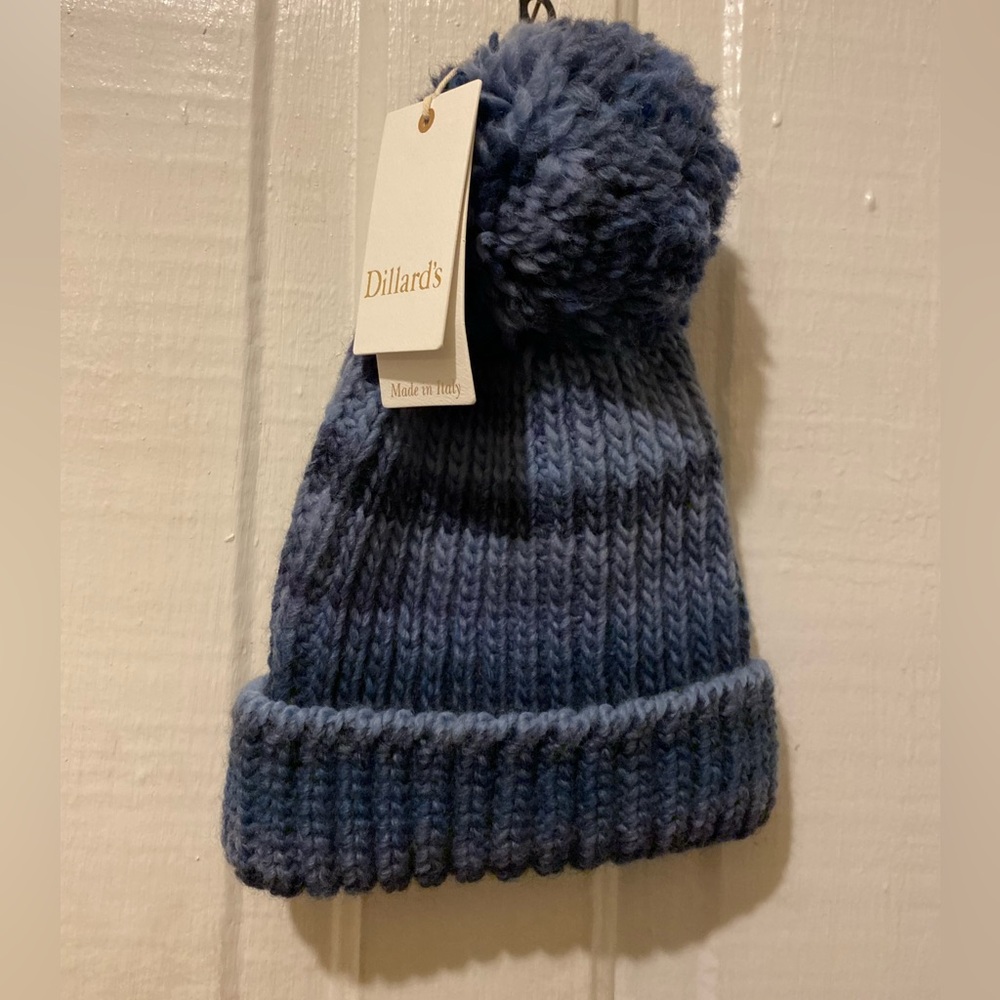Dillard’s Pom Pom Beanie 51% wool